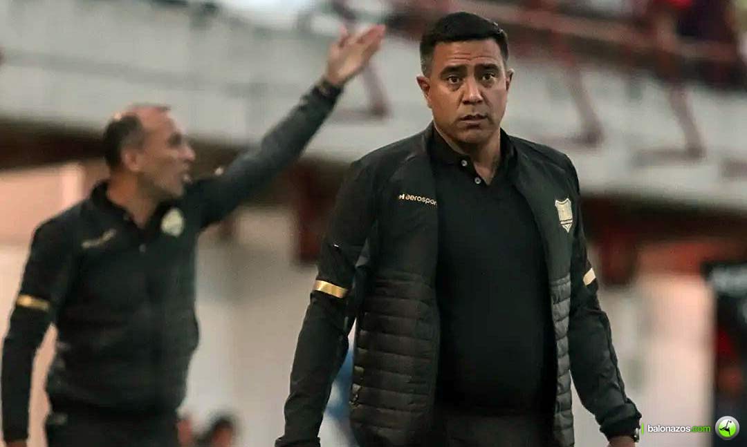 El técnico César Farías