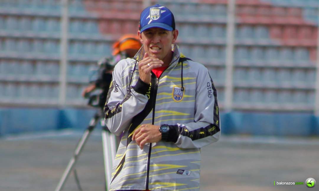 El técnico Elvis Martínez