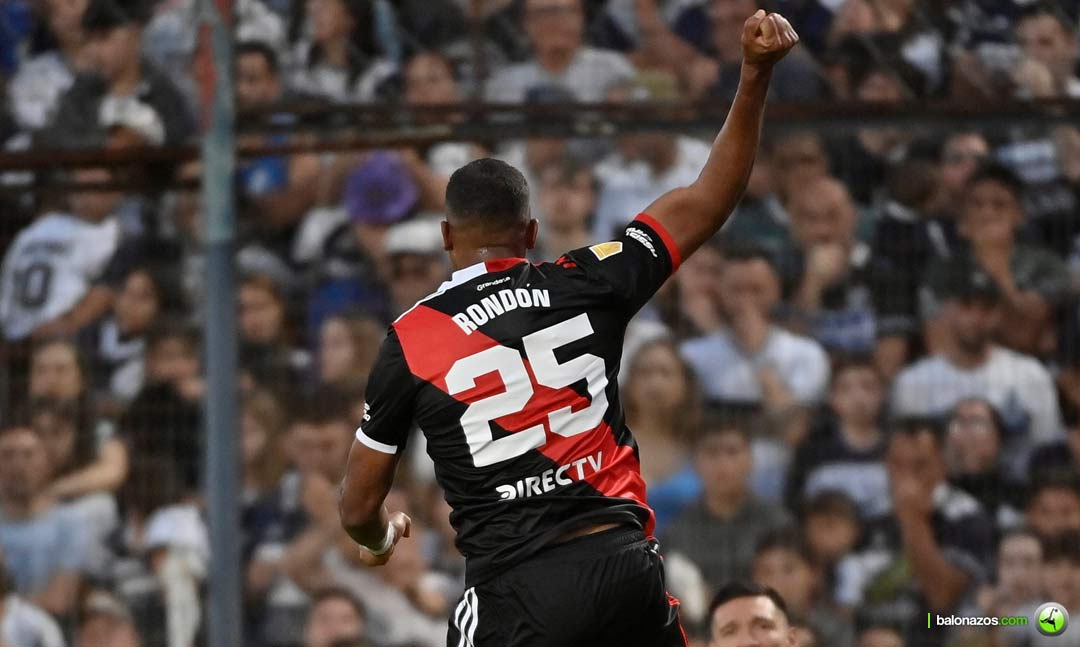 Salomón Rondón sigue encendido