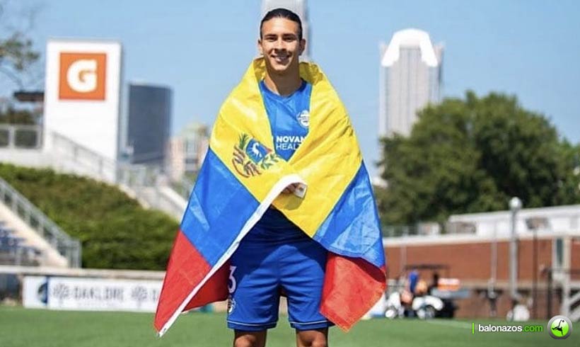 El defensor merideño Héctor Acosta
