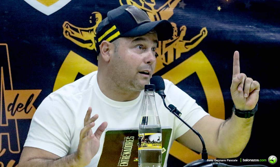 El técnico aurinegro Eduardo Saragó