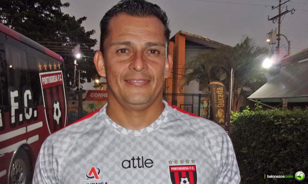 El entrenador Robert Rivas