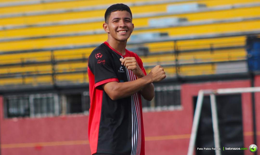 Jesús Rengel firmo con Atlético La Cruz
