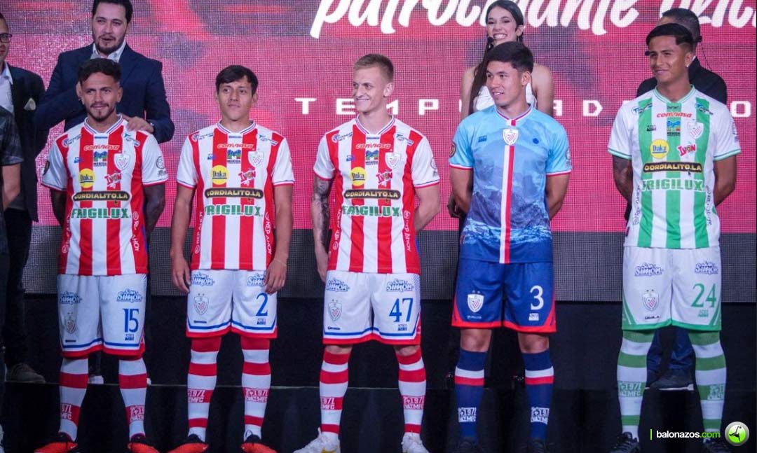 Estudiantes de Mérida presentó sus uniformes