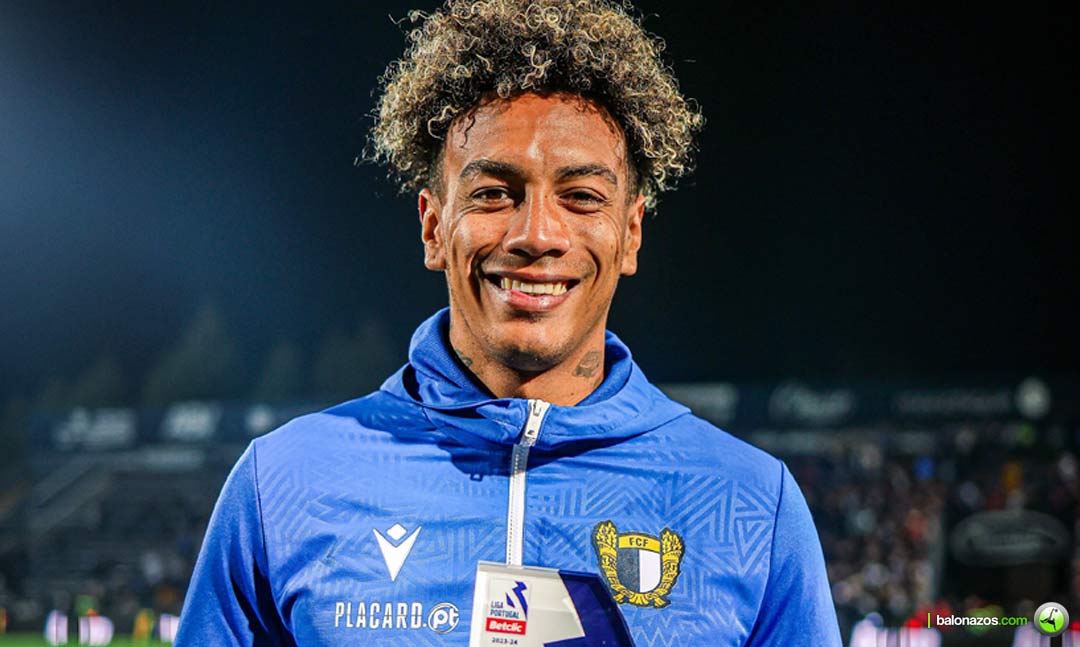 El atacante Jhonder Cádiz marcó los dos goles