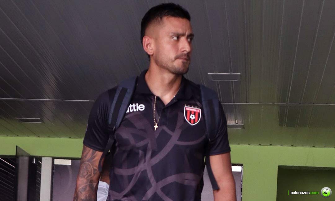El defensor central colombiano Darwin Carrero