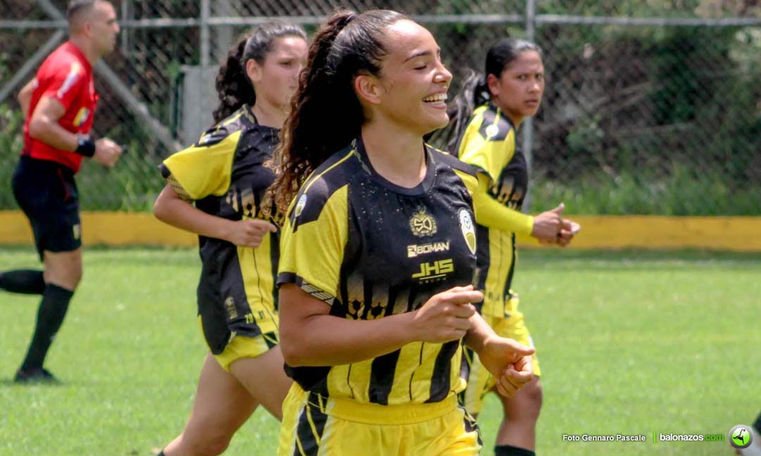 la goleadora Jhoagny Contreras