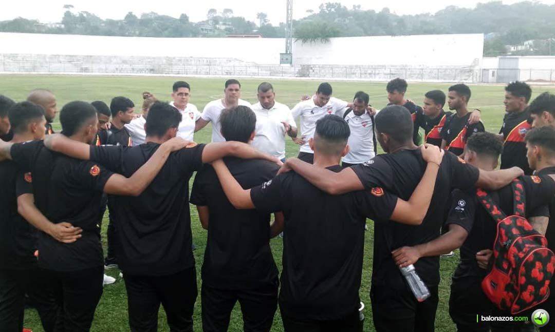 El DT Yoimer Segovia del Aragua FC
