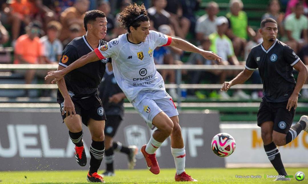 Daniel De Sousa de la UCV FC