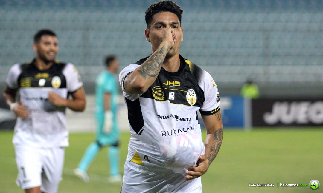 el goleador José Balza celebró su primera anotación