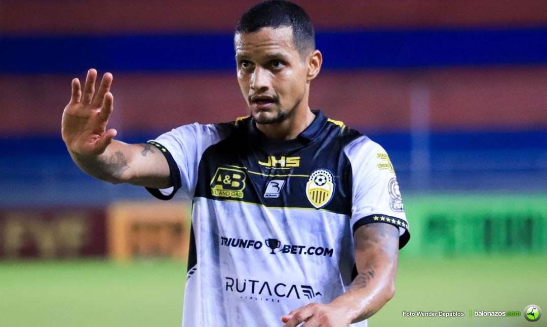 Roberto Rosales.