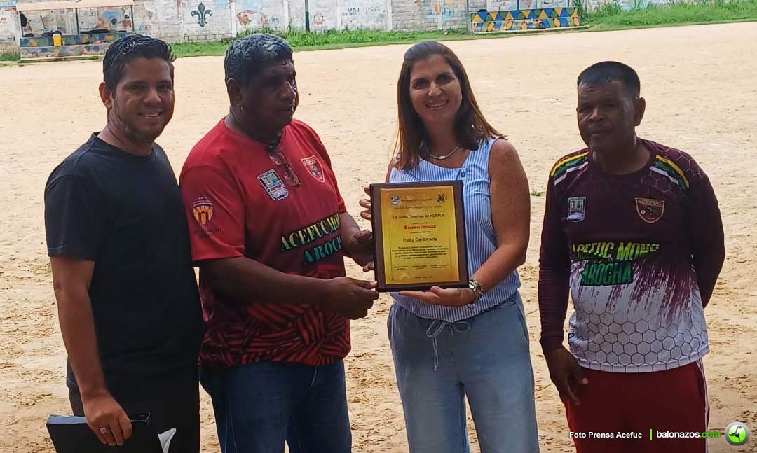 ACEFUC Monseñor Arocha le rinde homenaje a Katty Santorsola 