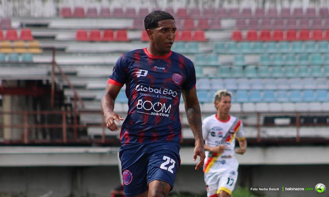 Lateral derecho Jesús Alvarado