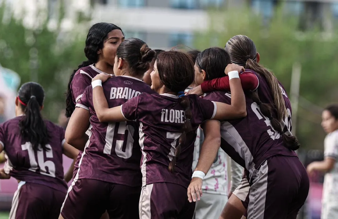 Vinotinto Femenina