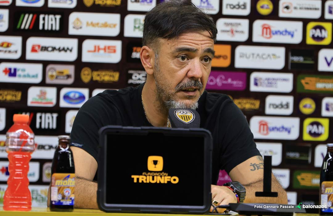 el técnico Álvaro Recoba